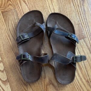 White Mountain Brown Leather Sandals with Buckles